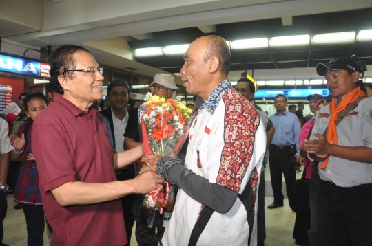 Menko Rizal Ramli sambut Tim Pendaki Puncak Cartenz