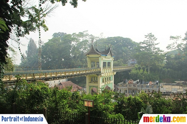 Foto : Jembatan Limpapeh, tempat favorit wisata di ...