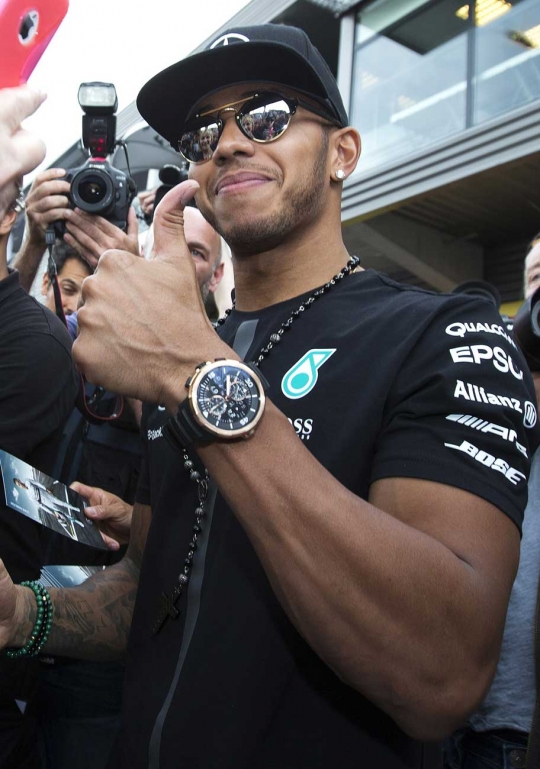 Antusiasme fans berebut selfie dan tanda tangan para bintang F1