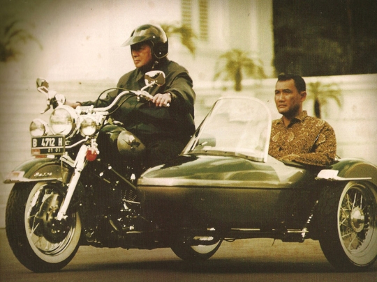 Gagahnya Presiden Soeharto saat geber moge Harley Davidson