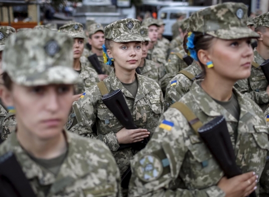 Deretan tentara cantik dan muda Ukraina