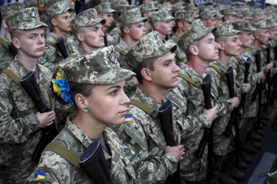 Deretan tentara cantik dan muda Ukraina