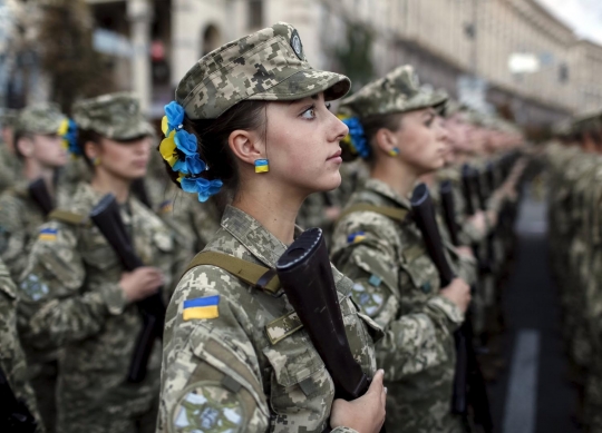 Deretan tentara cantik dan muda Ukraina