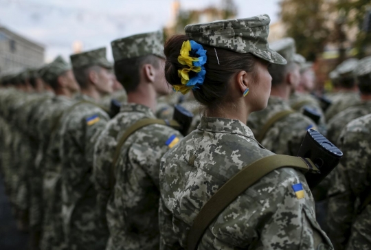 Deretan tentara cantik dan muda Ukraina