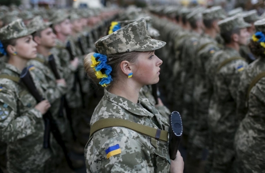 Deretan tentara cantik dan muda Ukraina