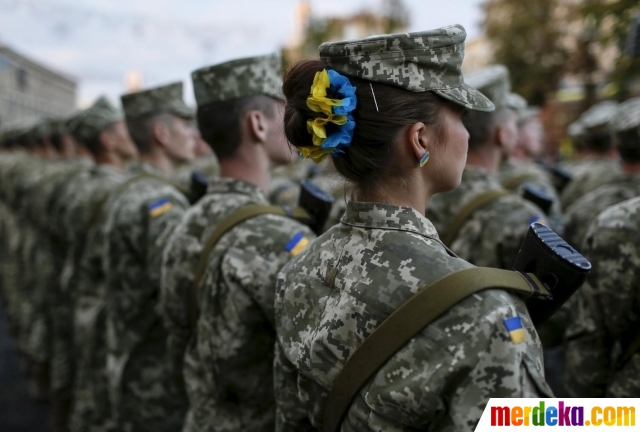 Foto : Deretan tentara cantik dan muda Ukraina merdeka.com