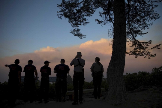 Dahsyatnya asap kebakaran hutan di AS mirip erupsi gunung berapi