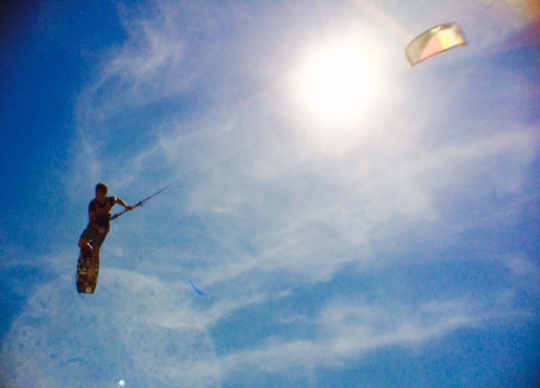 Eksotis alam Pulau Tabuhan, surga bagi pecinta kiteboarder