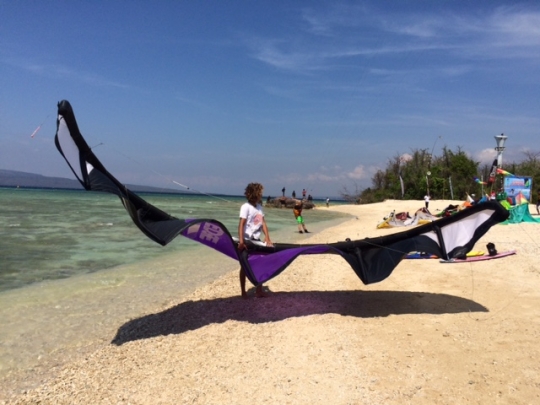 Eksotis alam Pulau Tabuhan, surga bagi pecinta kiteboarder