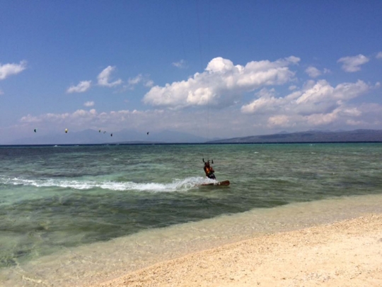 Eksotis alam Pulau Tabuhan, surga bagi pecinta kiteboarder