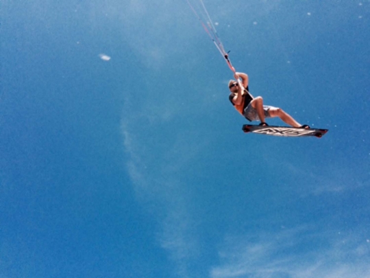 Eksotis alam Pulau Tabuhan, surga bagi pecinta kiteboarder
