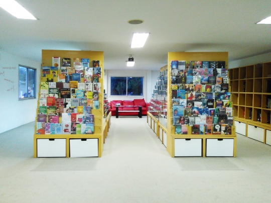 Unik, gedung perpustakaan ini terbuat dari kontainer bekas