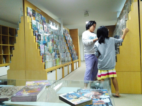 Unik, gedung perpustakaan ini terbuat dari kontainer bekas