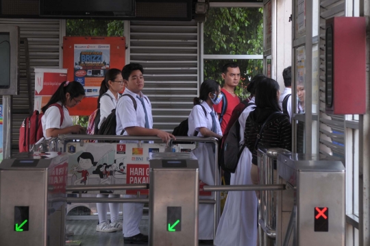 Pelajar pemegang kartu KJP gratis naik Transjakarta