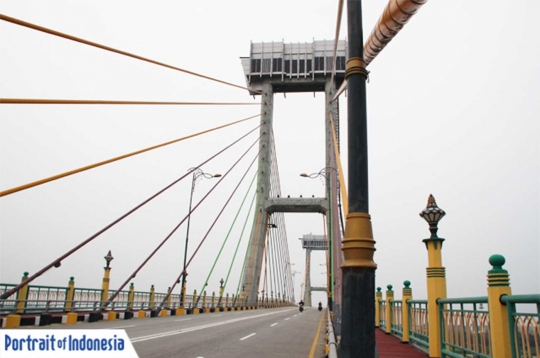 Pesona kemegahan Jembatan Siak membentang di atas 'Sungai Pejantan'