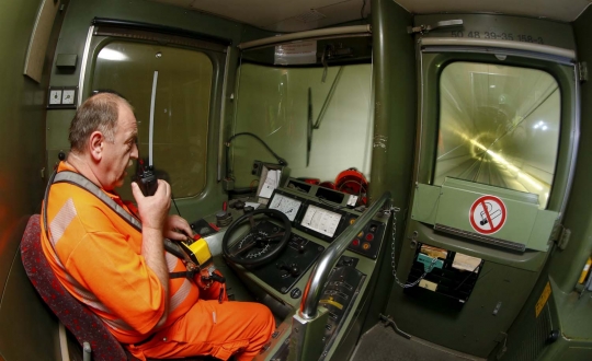 Menelusuri Gotthard Base, terowongan kereta terpanjang di dunia