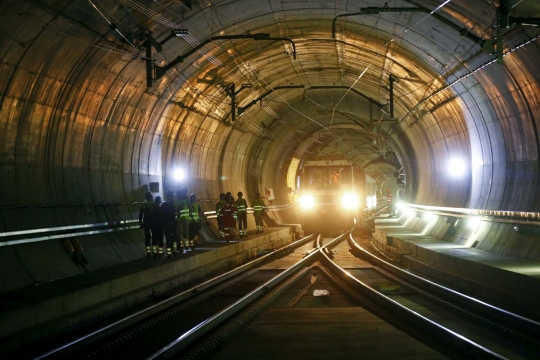 Menelusuri Gotthard Base, terowongan kereta terpanjang di dunia
