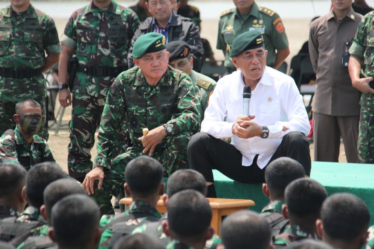 Penutupan pendidikan pasukan elite Para Raider di pantai Garut