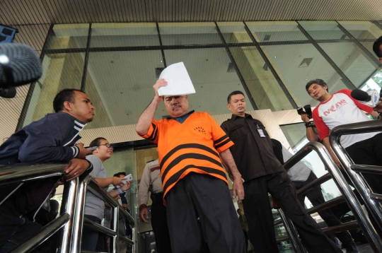 Usai tandatangani berkas perkara, panitera PTUN Medan tutupi wajah