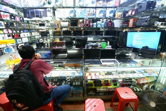Imbas Rupiah merosot, penjualan barang elektronik jadi lesu