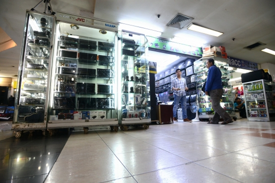 Imbas Rupiah merosot, penjualan barang elektronik jadi lesu