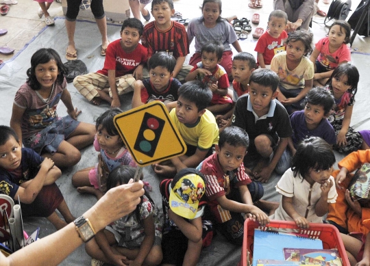 Potret ceria anak-anak Kp Pulo bermain sambil belajar di Rusunawa