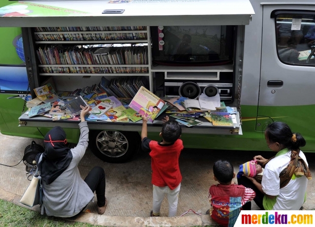 Foto : Potret ceria anak-anak Kp Pulo bermain sambil 