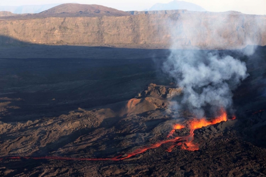 Melihat lebih dekat ganasnya lahar Gunung Piton de la Fournaise