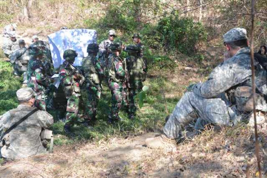 Aksi prajurit Kostrad dan US Army latihan bareng di Sukabumi