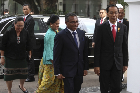 Akrabnya Jokowi dan PM Timor Leste ngobrol santai di teras Istana