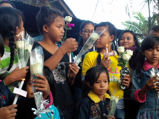 Doa bersama ratusan siswa SD kenang 100 hari kepergian Angeline