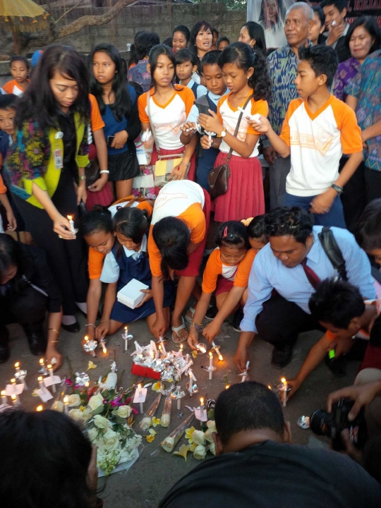 Doa bersama ratusan siswa SD kenang 100 hari kepergian Angeline