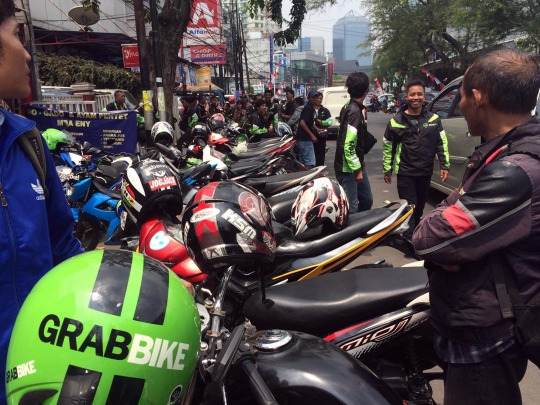 Ratusan pengojek geruduk kantor GrabBike tuntut kejelasan gaji