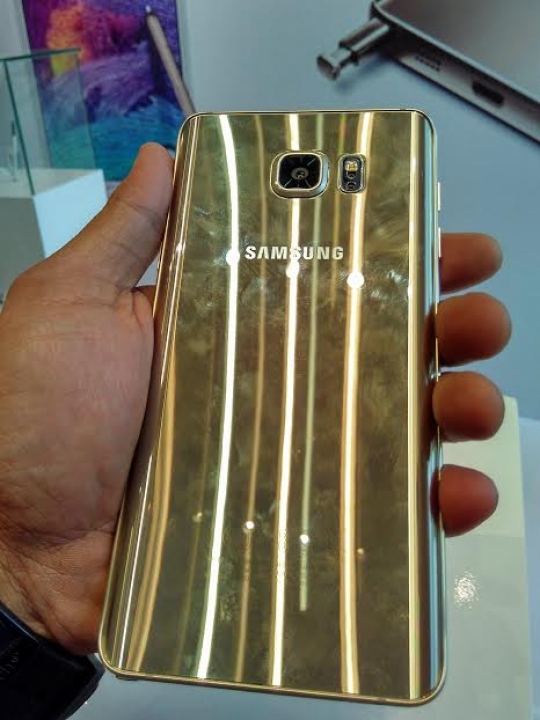 Mengintip 'wajah' cantik Samsung Galaxy Note 5 versi emas