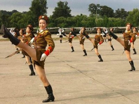 Aksi wanita perkasa Korea Utara yang tangguh di bidang militer