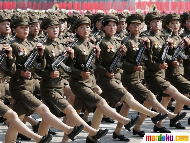 Foto Aksi wanita  perkasa Korea  Utara  yang tangguh di 