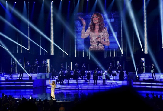 Celine Dion tampil menghipnotis para fans di Nevada