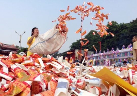 Perayaan Hungry Ghost Festival di Medan