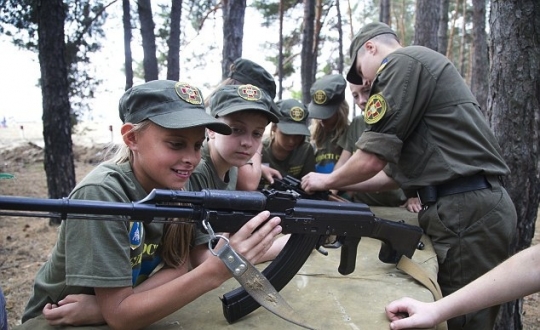 Ukraina tanamkan ilmu militer pada anak sejak dini