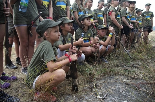 Ukraina tanamkan ilmu militer pada anak sejak dini