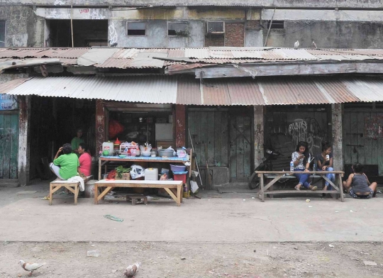 Melihat kondisi Pasar Blora yang mengenaskan di tengah Ibu Kota