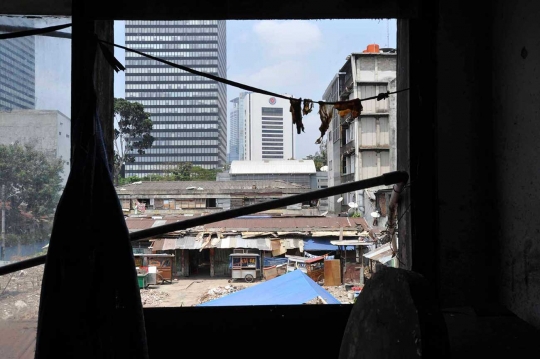 Melihat kondisi Pasar Blora yang mengenaskan di tengah Ibu Kota