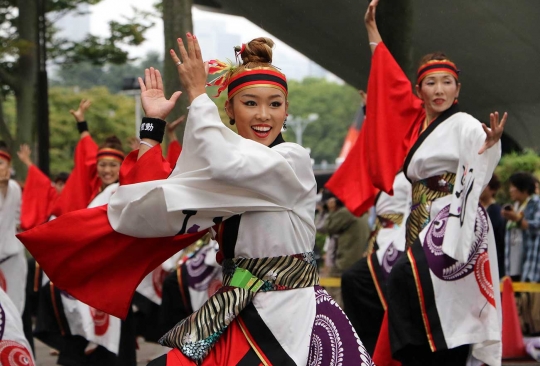 Aksi penari cantik Jepang meriahkan festival 'Super Yosakoi 2015'