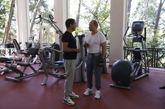Kompaknya Putin dan PM Rusia 'nge-gym' bareng sebelum rapat