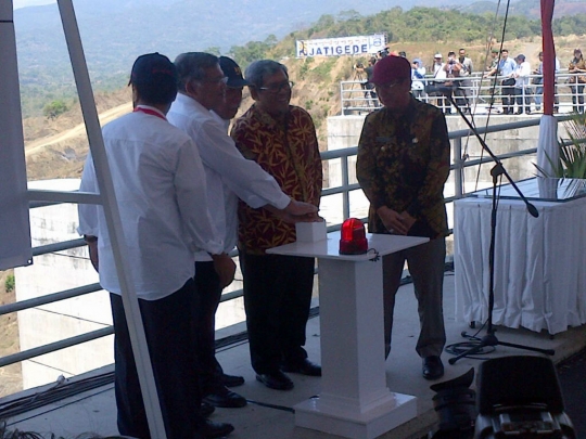 Jatigede, waduk terbesar kedua di Indonesia mulai diisi air