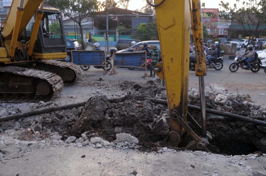 Cegah banjir, sepanjang Jalan Margonda digali buat saluran air baru