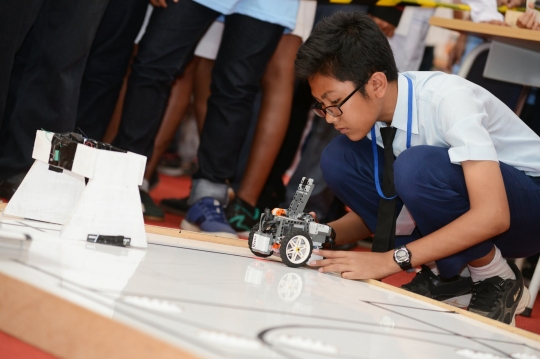 Kompetisi Robotik Nasional di SMAN 28 Jakarta