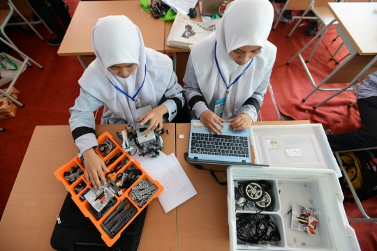 Kompetisi Robotik Nasional di SMAN 28 Jakarta