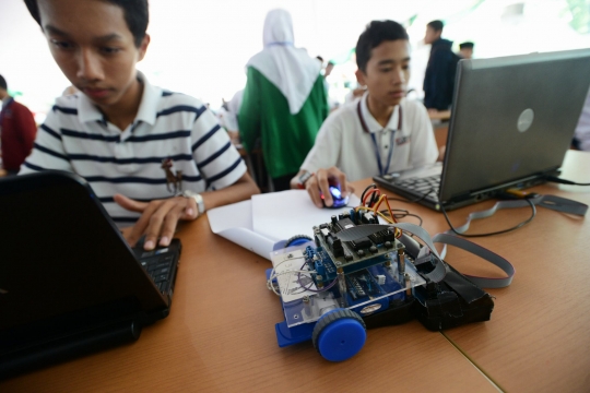 Kompetisi Robotik Nasional di SMAN 28 Jakarta