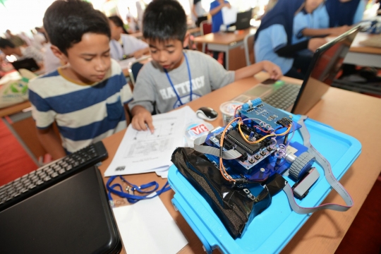 Kompetisi Robotik Nasional di SMAN 28 Jakarta